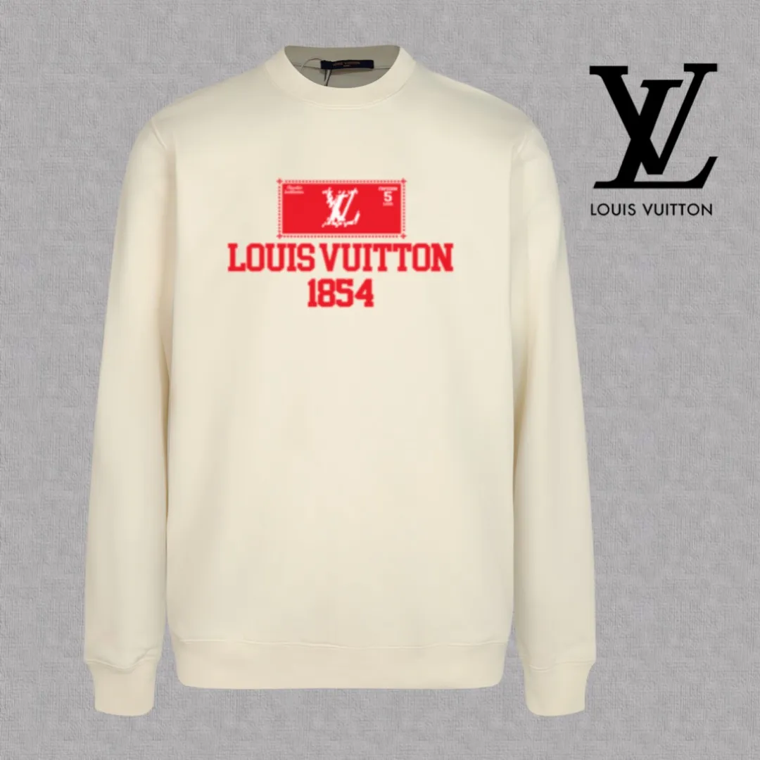 🅿️250 hot style on the shelves🔥❗ 💫〖Louis Vuitton LV〗 Fashionable round neck sweatshirt, casually matched with various styles, it is perfectly handsome😎The whole dress is made of double waistcoats, which makes the whole dress more three-dimensional. Not ordinary factories can do such fine work. The 2025 spring style counters are on sale, exquisite round neck terry sweatshirt, high-end double-strand pure cotton Customized drawstring ribs are dyed in the same vat and are complete with three standards. The chest craftsmanship adopts a simple and elegant pattern on the chest, which is easy to control for any age group! Fit and comfortable! Customized thickened 440g terry sweatshirt fabric, soft and comfortable to the touch, with a three-dimensional shape! 🙌🏻 It’s also very breathable, so it’s a versatile style that can be worn with any outfit! ✔Color: Black White Apricot Size: S M L XL 2XL